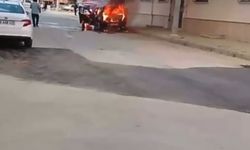 Bursa’da park halindeki otomobil bir anda alev aldı