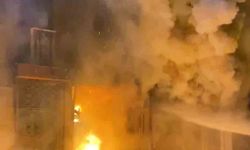 Bursa’da mobilya dükkanında çıkan yangın evlere sıçradı