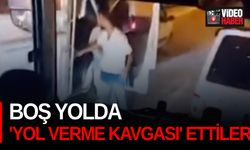 Boş yolda 'yol verme kavgası' ettiler