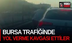 Bursa trafiğinde yol verme kavgası ettiler