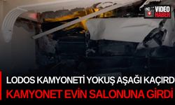 Lodos kamyoneti yokuş aşağı kaçırdı, kamyonet evin salonuna girdi