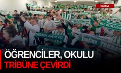 Bursasporlu futbolcuları karşılayan öğrenciler, okulu tribüne çevirdi