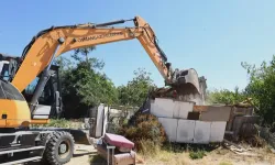 Bursa Osmangazi'de sit alanına yapılan kaçak yapılar yıkıldı