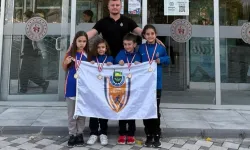 Bursa İnegöl'ün sporcuları yüzmede Türkiye dereceleriyle döndü