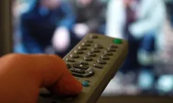 65 yaş üstü günde 5 saat televizyon izliyor