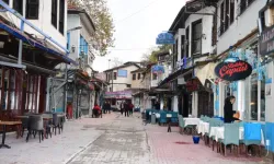 Aileler Mahallelerine Geri Dönmeye Başladı