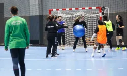 Büyükşehirli hentbolcular ligde ve Avrupa'da fırtına gibi