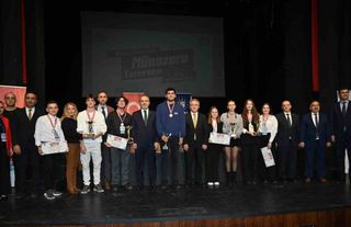 Bursa’da münazarada fikirler yarıştı
