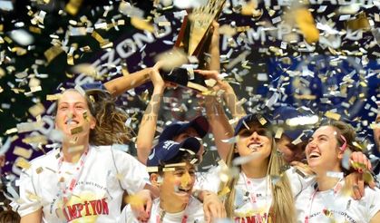 Bursa Büyükşehir Belediyespor Kadın Basketbol Takımı, şampiyonluk kupasını aldı