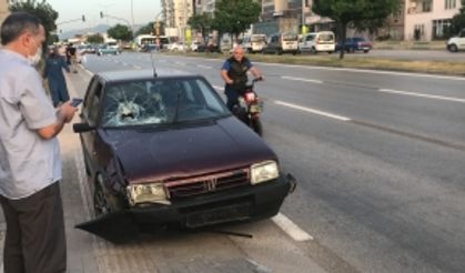 Kırmızı ışık ihlâli yapan motosikletli genç yaralandı