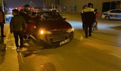 Bursa’da iki otomobil çarpıştı: 3 yaralı