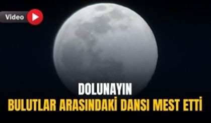 Dolunayın bulutlar arasındaki dansı mest etti