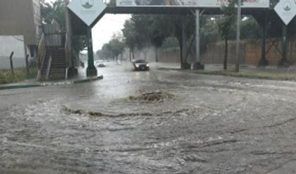 Bursa'da sağanak hayatı olumsuz etkiledi