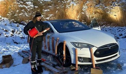 Yüksek maliyetleri protesto etti! Tesla marka aracını dinamitle patlattı...