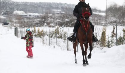 İlk kez yapılan atlı snowboard tam not aldı!