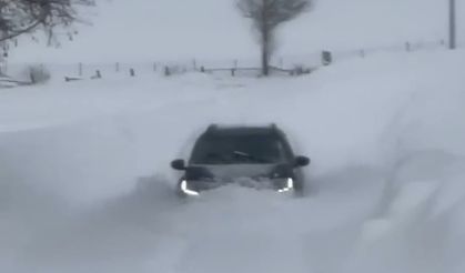 Görüntüler Bursa'dan! Cip kara gömüldü...