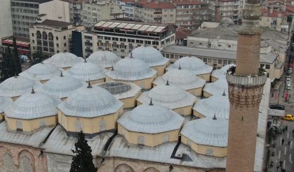 623 yıllık Bursa Ulu Cami’ye Ramazan mahyası asılmaya başlandı!