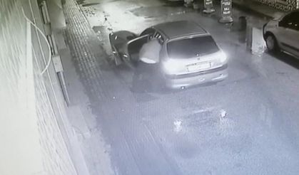 Otomobili ile rögar kapaklarını çalan şüpheli kameralara yansıdı