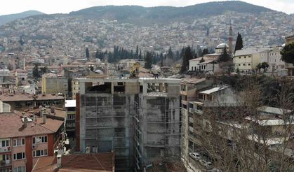 Şehrin siluetini bozan binalar tek tek yıkılmaya devam ediliyor