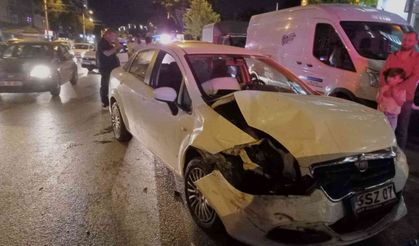 Park halindeki taksiye ve polis aracına çarpan sürücünün alkollü olduğu ortaya çıktı!