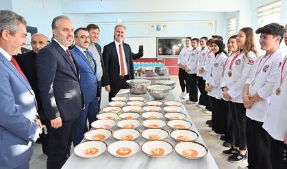 Bursa İnegöl'de Başkan Aktaş'tan madalyalı öğrencilere ziyaret