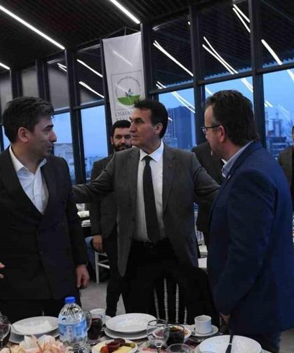 Mustafa Dündar ile MHP teşkilatı iftar yemeğinde buluştu
