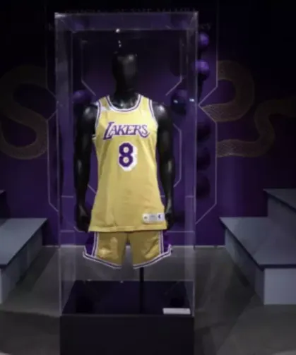 Kobe Bryant İlk Maç Forması Rekor Fiyata Satıldı