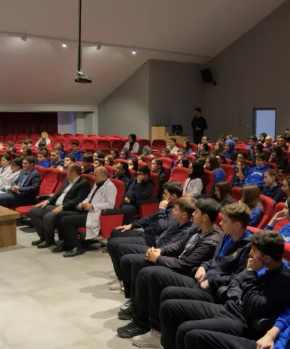 Bursa İnegöl'de Başkan Taban gençlerle bir arada