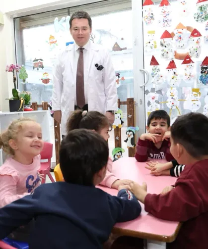 Bursa'da Başkan Erkan Aydın çocuklara mesleğini tanıttı