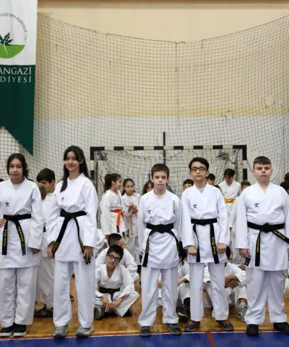 Bursa Osmangazi'de 300 karateci kuşak sevinci yaşadı