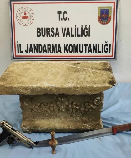 Bursa'da tarihi eser operasyonu... Lahit ve objeler ele geçirild