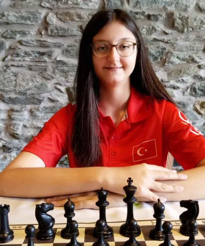 Kraliçeler Online Satranç Festivali'nde yarı finalde Bursalı bir isim