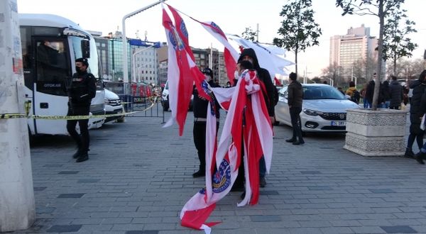 Taksim Meydanı Polis Haftası'nın 176. kuruluş yıldönümü için ay-yıldız ile süslendi