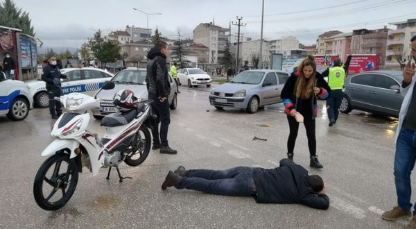 Bursa'nın İnegöl İlçesi'nde otomobil ile çarpışan motosikletin sürücüsü yaralandı