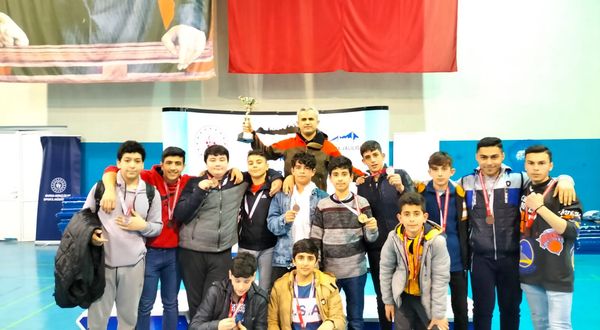 Yiğitler Anadolu İmam Hatip Lisesi Güreş Takımı Bursa Şampiyonu oldu