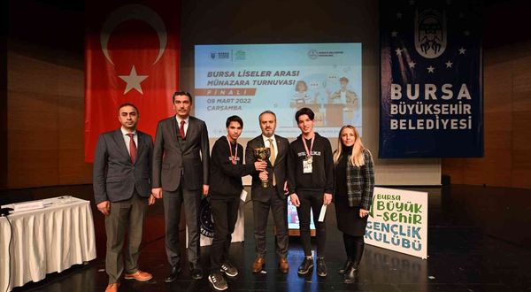 Bursa’da münazara turnuvasının şampiyonları belli oldu