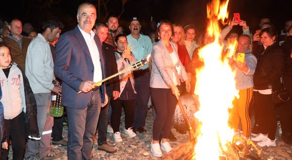 Hıdırellez ateşi Mudanya'da yandı
