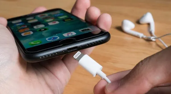 Apple, iPhone’lardaki şarj soketi USB-C’ye çevirecek!