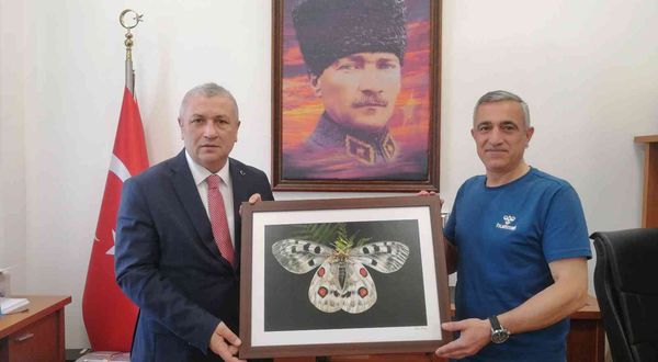 Bursa Vali Yardımcısı Mustafa Özsoy’a hediye