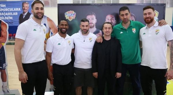 Bursaspor Basketbol Takımı, üç oyuncusuyla sözleşme yeniledi
