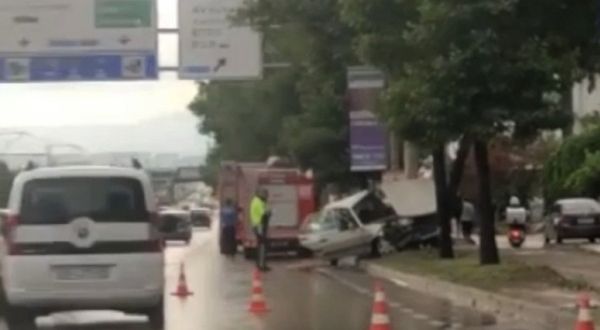 Bursa'da feci kaza! Ağaca çarptı 2 kişi öldü