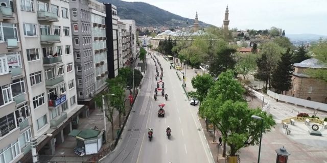 Bursa’da motosikletli polis ekipleri 23 Nisan için şehir turu attı
