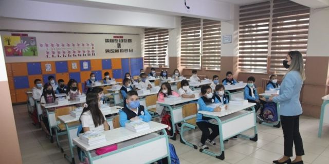 Bursa’da 582 bin öğrenci için ilk ders zili çaldı