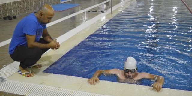 Engelli Yusuf, terapi için başladığı yüzmede Türkiye 2'ncisi oldu