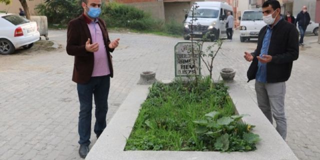 Edirne'de yol ortasında bulunan sır mezar dikkat çekiyor