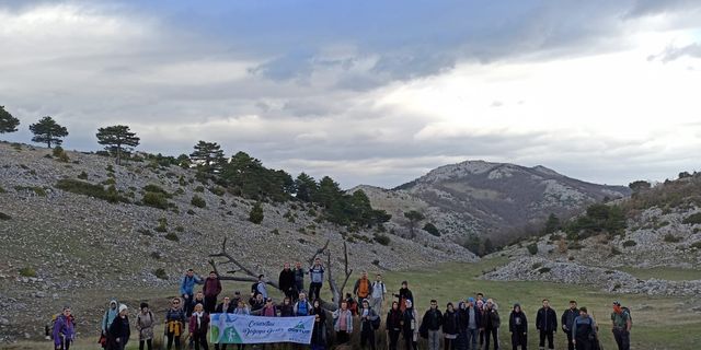 11 Aralık Dünya Dağ Gününde Katılı dağlarının zirvesine yürüdüler