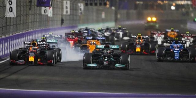 Formula 1'de şampiyonluk yarışı nefesleri kesti