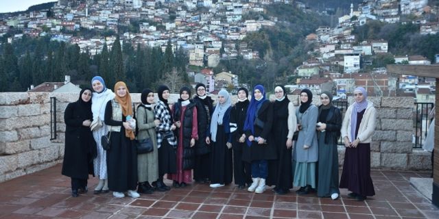 Bursa Büyükşehir Belediyesi Sırbistan’ın Novi Pazar şehrinden gelen 60 öğrenciyi ağırladı