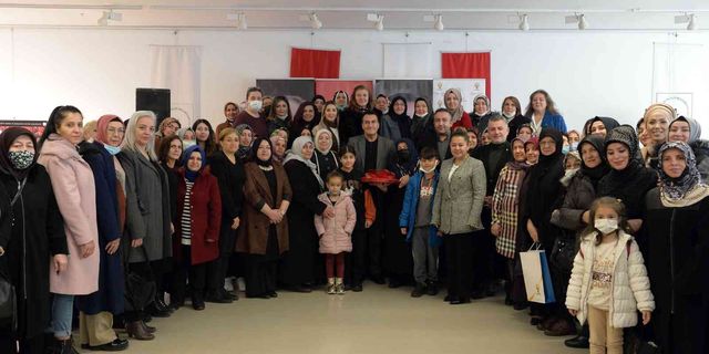 Mustafa Dündar Ak Partili kadınlarla buluştu