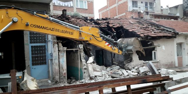 Osmangazi’de metruk bina temizliği